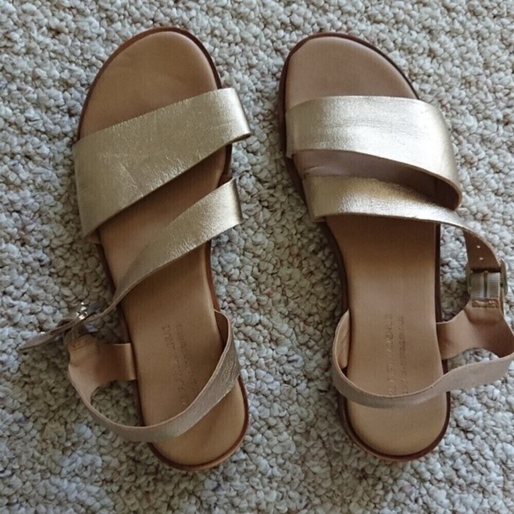 Saks Fifth Avenue COLLECTION Leather Strap Sandals size 7